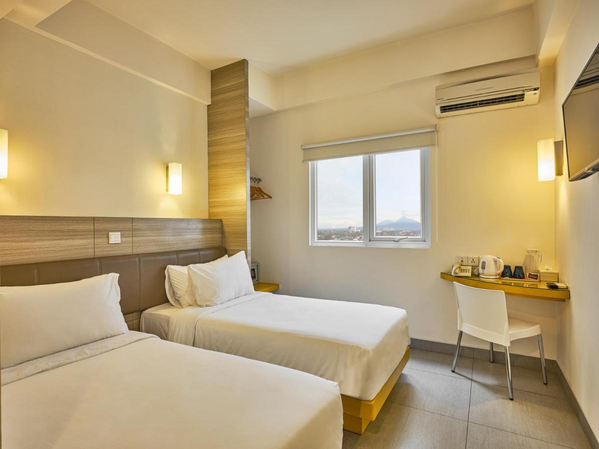 Carani Hotel Yogyakarta Exterior photo