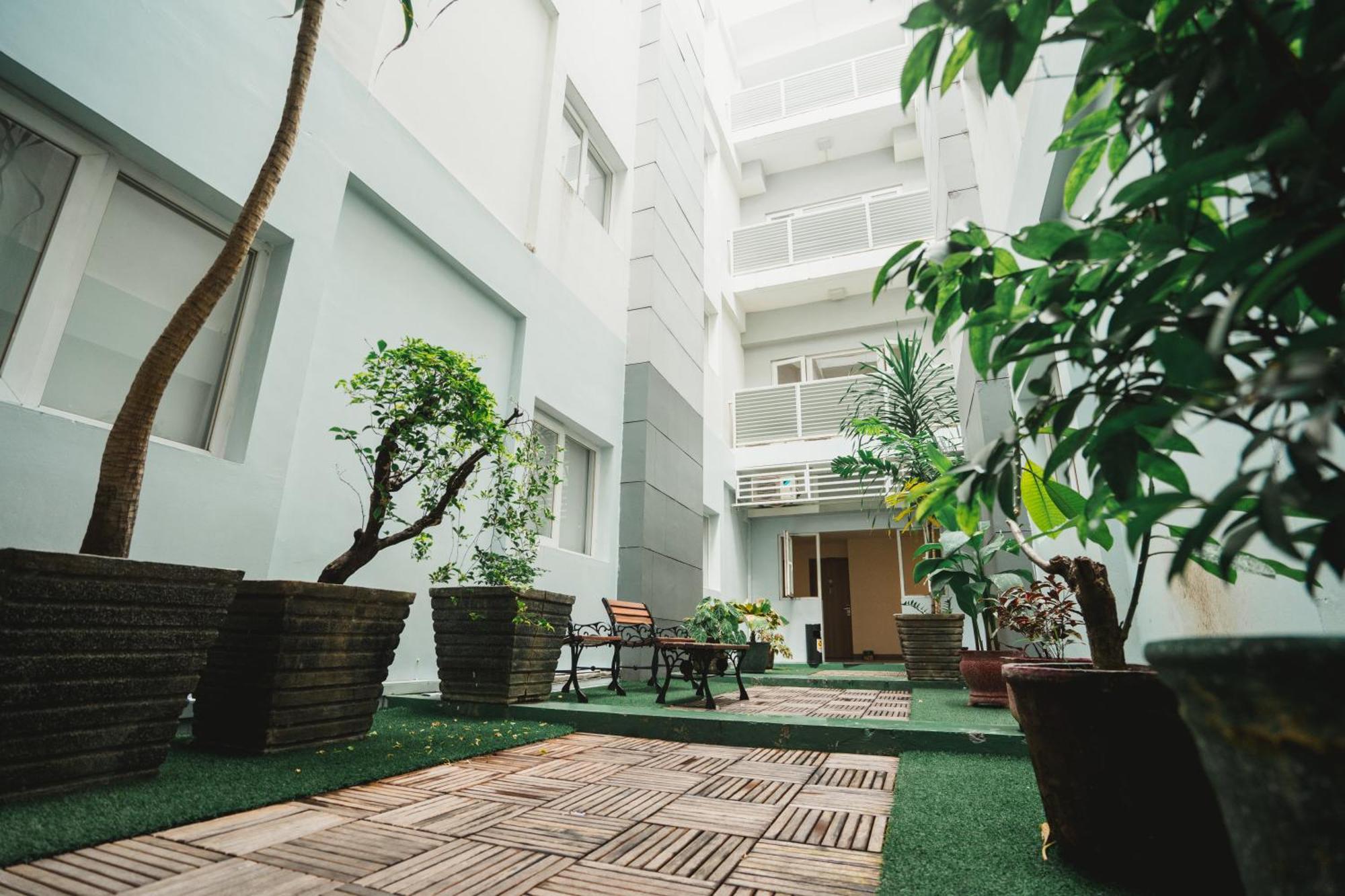 Carani Hotel Yogyakarta Exterior photo