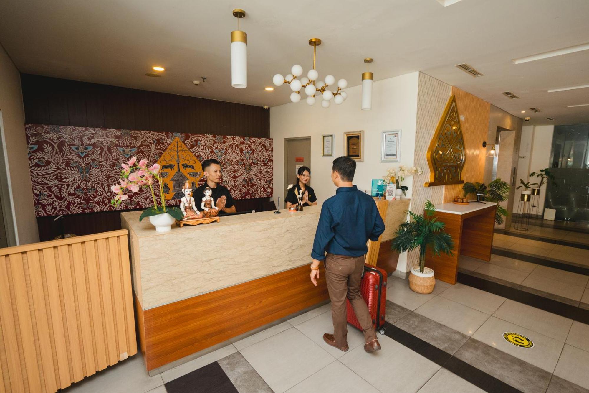 Carani Hotel Yogyakarta Exterior photo